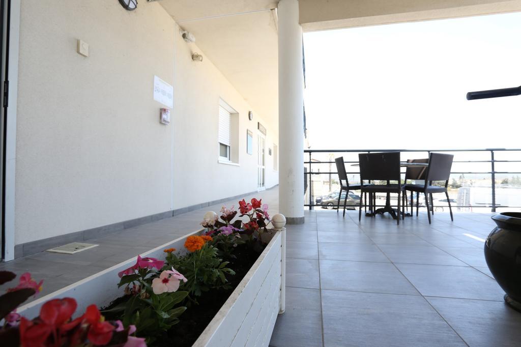 Hotel Restaurant Les Pielettes Le Rove Ngoại thất bức ảnh