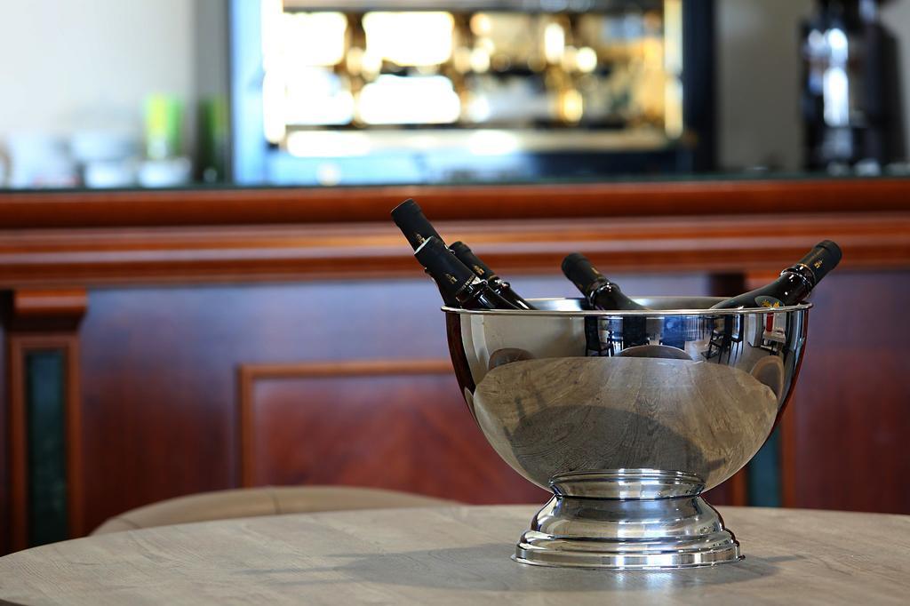 Hotel Restaurant Les Pielettes Le Rove Ngoại thất bức ảnh