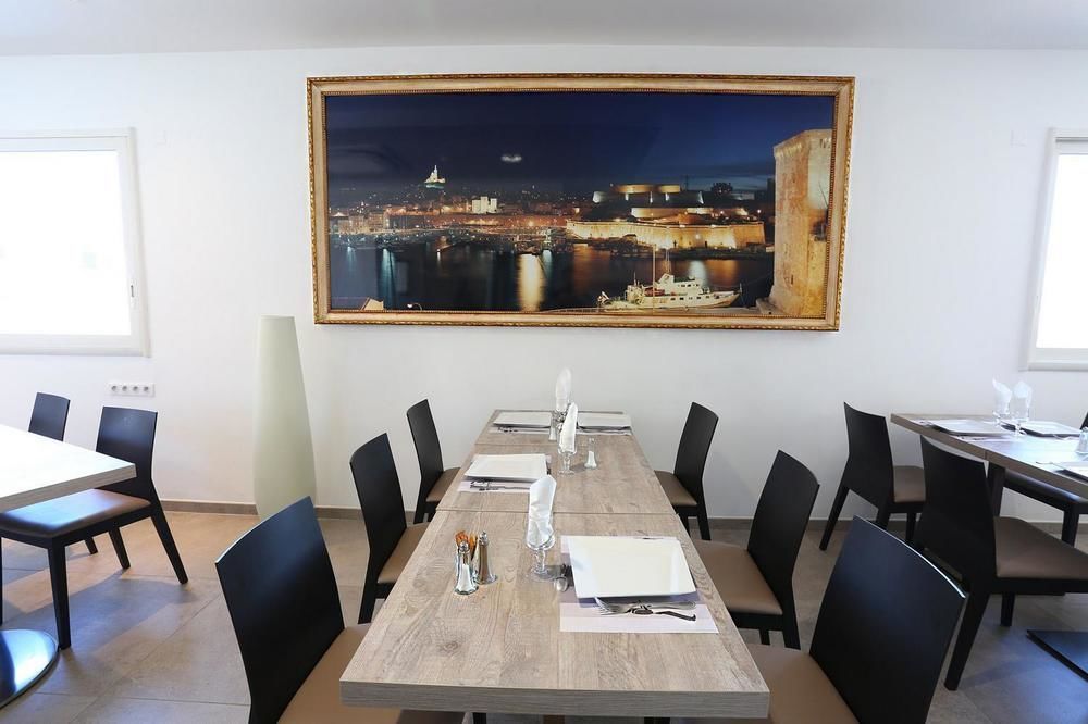 Hotel Restaurant Les Pielettes Le Rove Ngoại thất bức ảnh