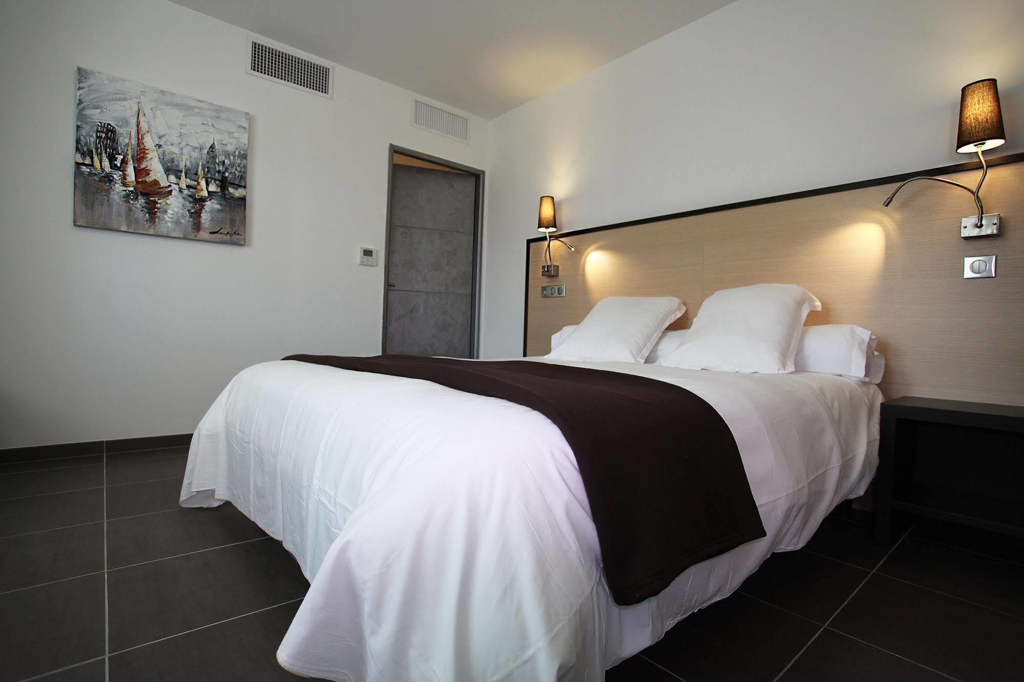 Hotel Restaurant Les Pielettes Le Rove Ngoại thất bức ảnh