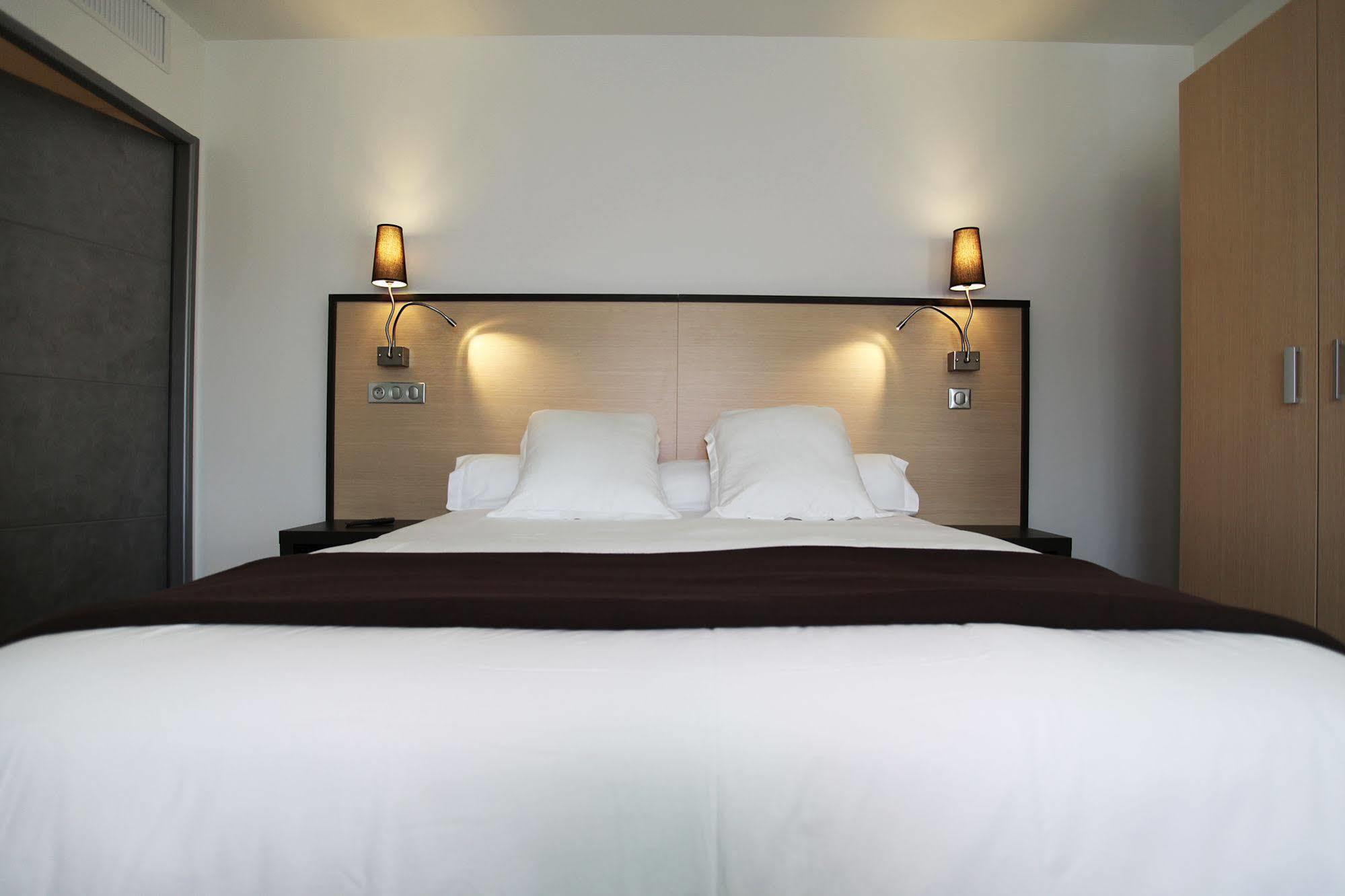 Hotel Restaurant Les Pielettes Le Rove Ngoại thất bức ảnh
